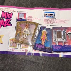 Bratz Mini Dolls Series 4 Display Set